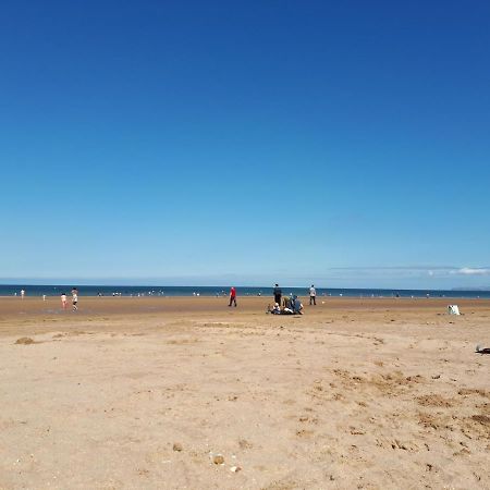 Jaw-Dropping Beach House In Anglesey Benllech Eksteriør billede