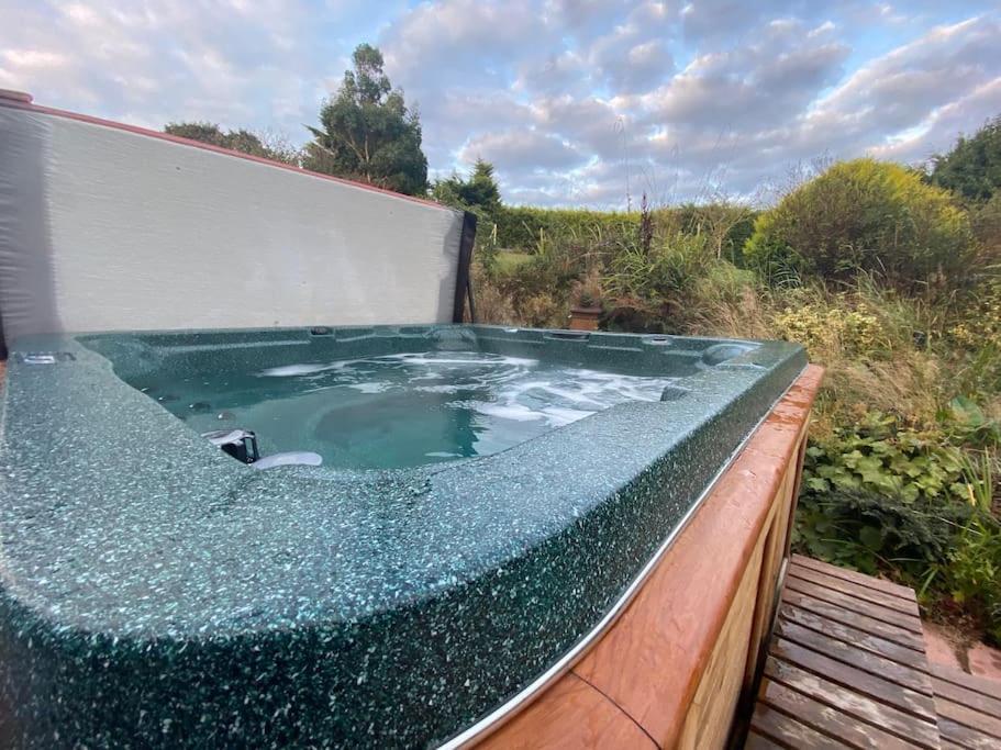 Jaw-Dropping Beach House In Anglesey Benllech Eksteriør billede