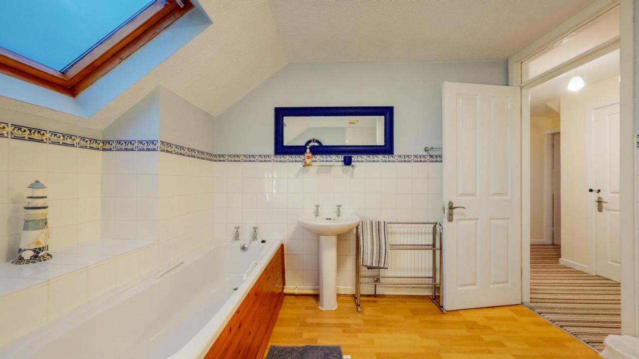 Jaw-Dropping Beach House In Anglesey Benllech Eksteriør billede